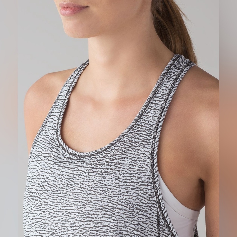 Lululemon Long Distance Tank Top. Size: 4. Color: Sheer Luon Pebble Jacquard. - Picture 3 of 8